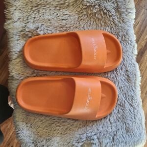 HELLOMOLLY Orange Unisex Slides European Size 36-37 (6-6.5 women 4-4.5 men) EUC